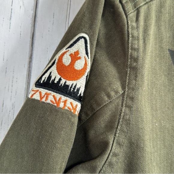 Disney Star Wars Galaxy Edge Resistance Logo
Olive Green Zip Up Rebels Jacket - Picture 8 of 10